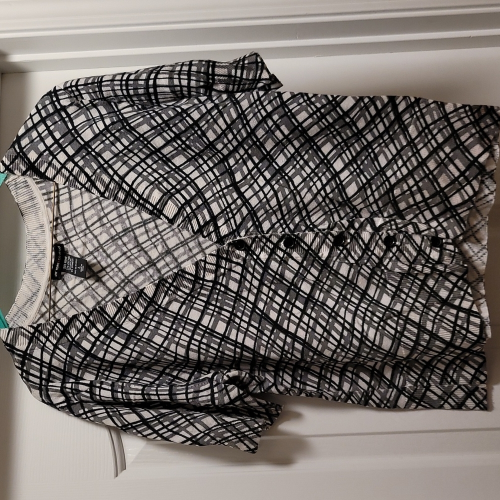 New York & Company Large Black, White & Gray V-neck Short-sleeved Cardigan